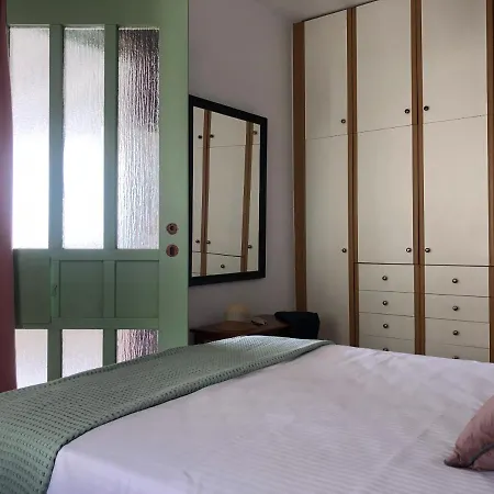 Celia Casa de Férias Adamantas (Milos)