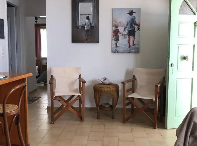 Celia Casa de Férias Adamantas (Milos)